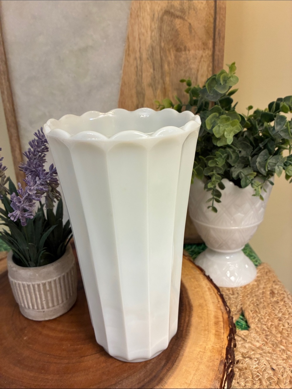 Vintage Milkglass Vase, nice weight, EUC - Picture 1 of 11